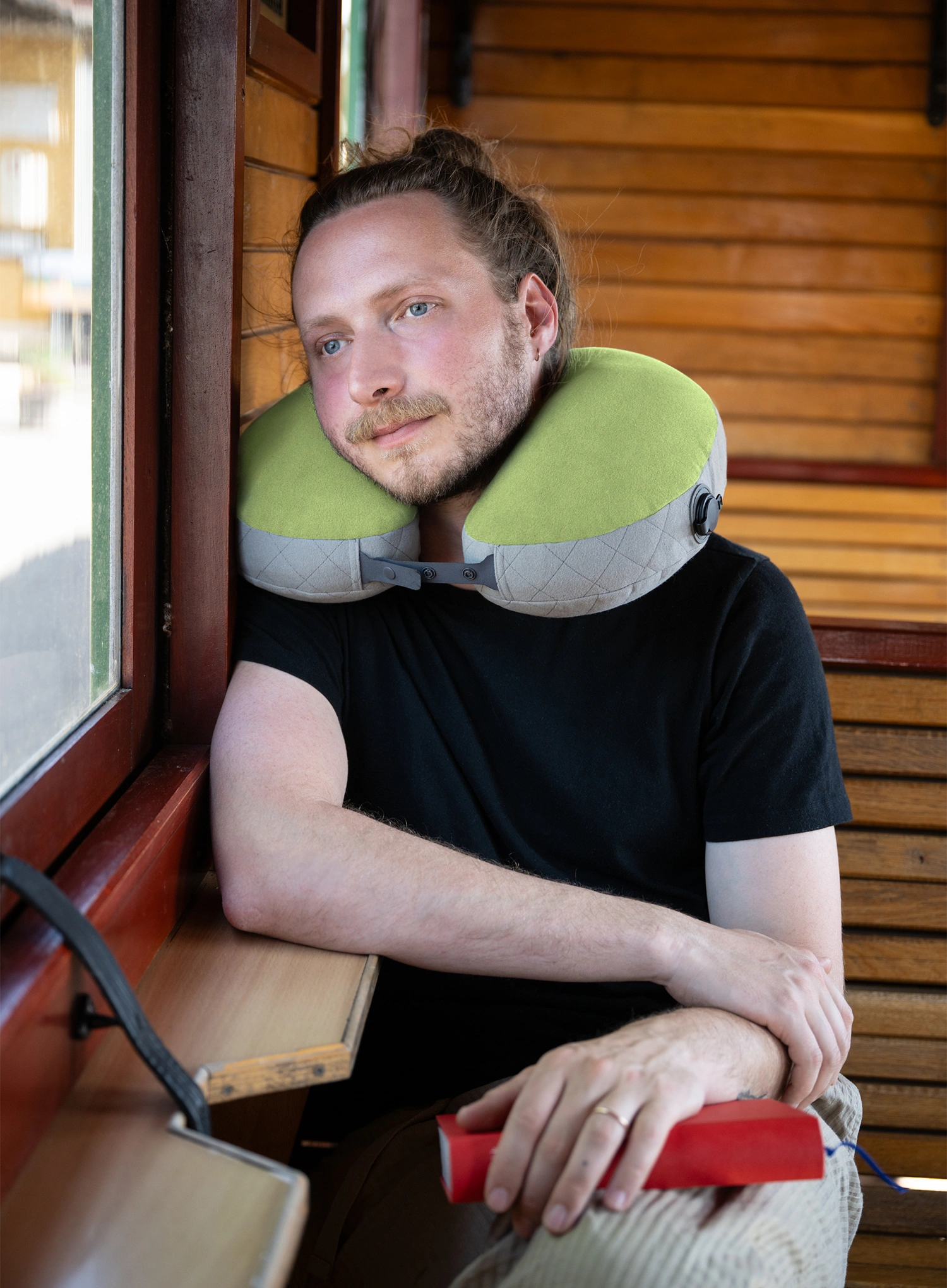 Vankúš Cocoon U-Shaped Neck Pillow - wasabi/grey