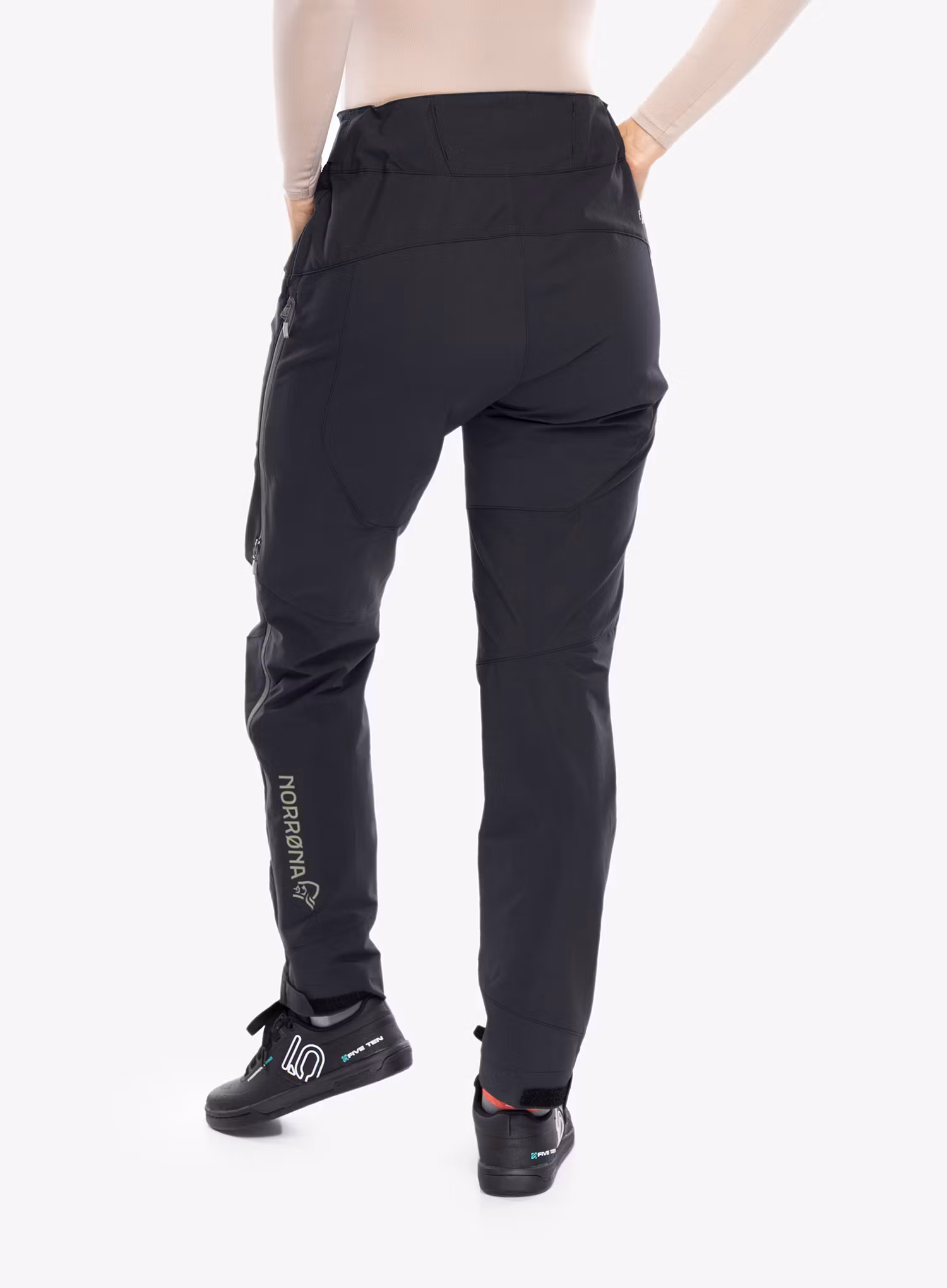 Dámske softshellové nohavice Norrona Fjora Flex1 Pants - caviar/castor grey