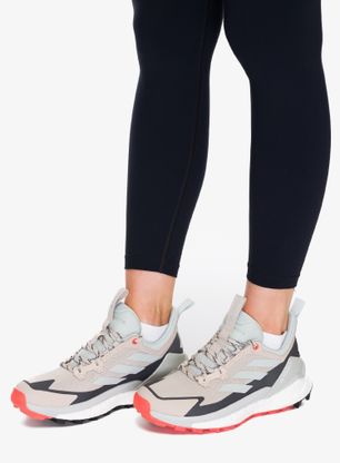 Turistické topánky dámske adidas TERREX Free Hiker 2 Low - wonder beige/blk/semi orange