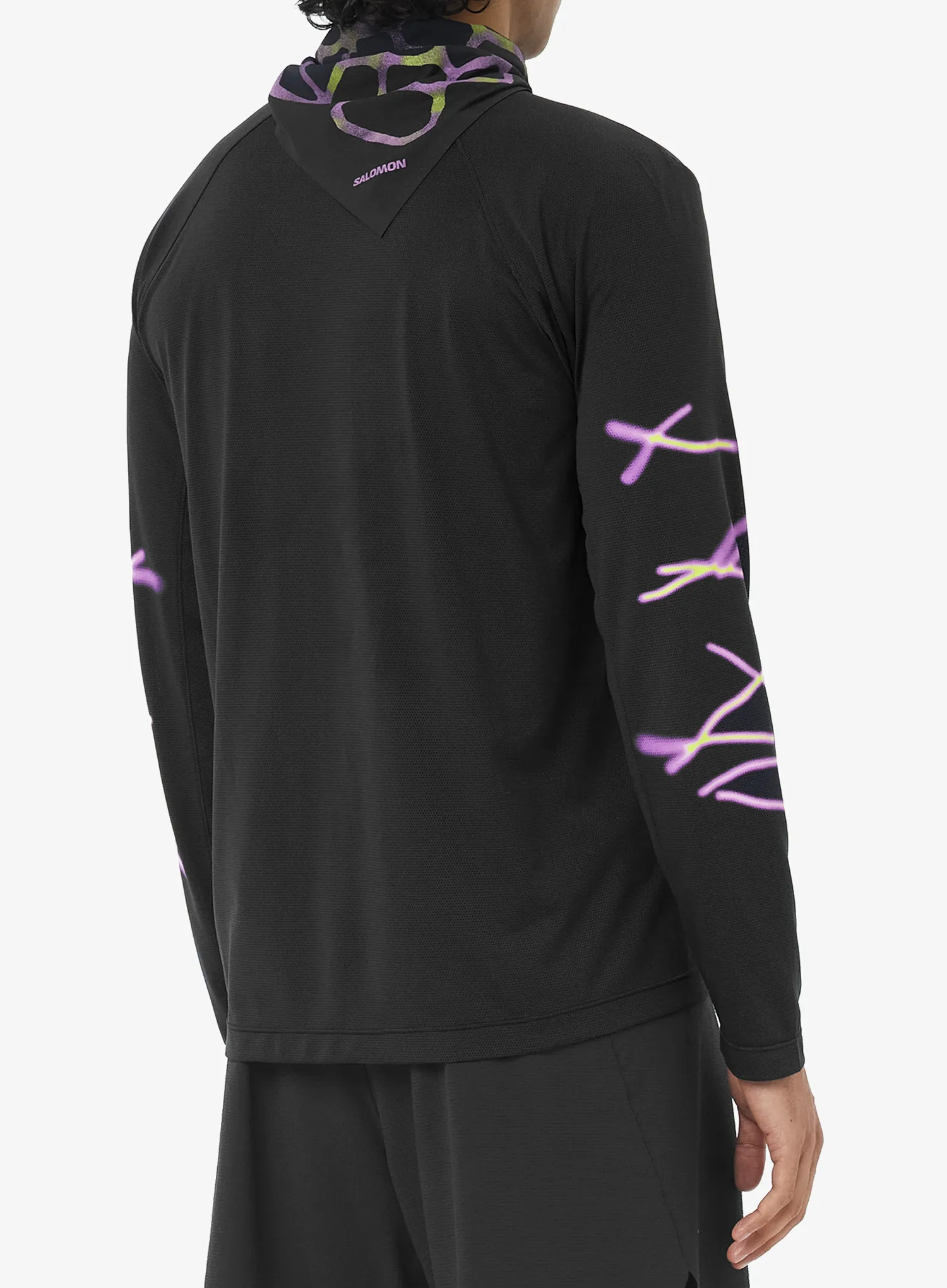 Mikina bez kapucne Salomon Shkout Core LS TEE GFX - deep black