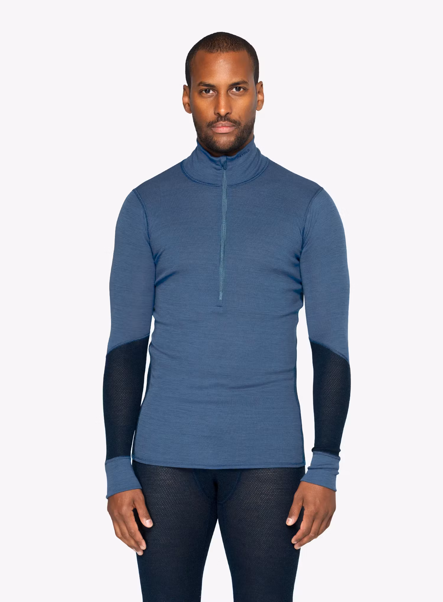 DevoldWoolMesh190ZipNeck_berryink_fw26_7028567754887_1_048.webp