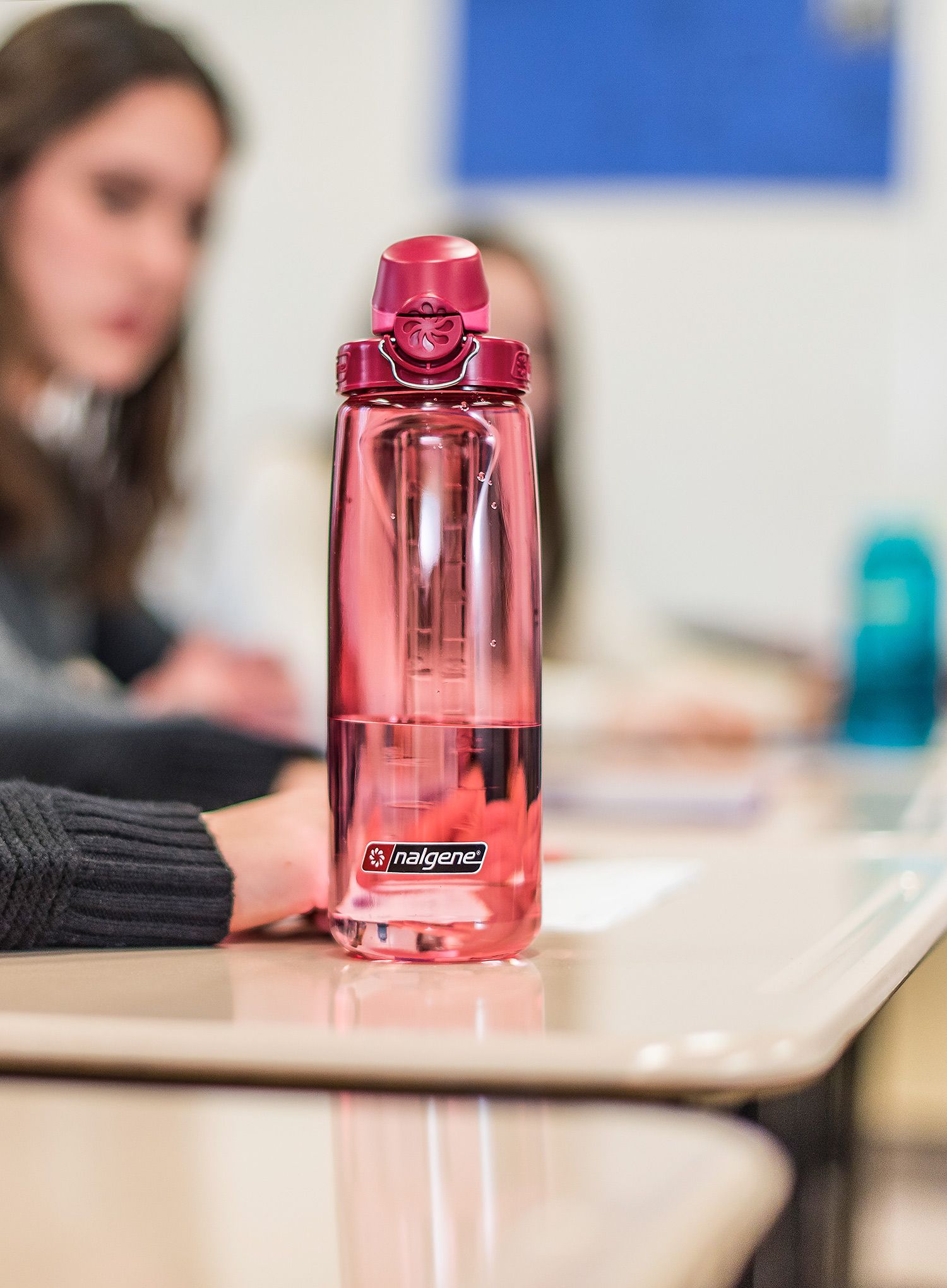 Turistická fľaša Nalgene On The Fly 24 oz (710 ml) - petal/beet