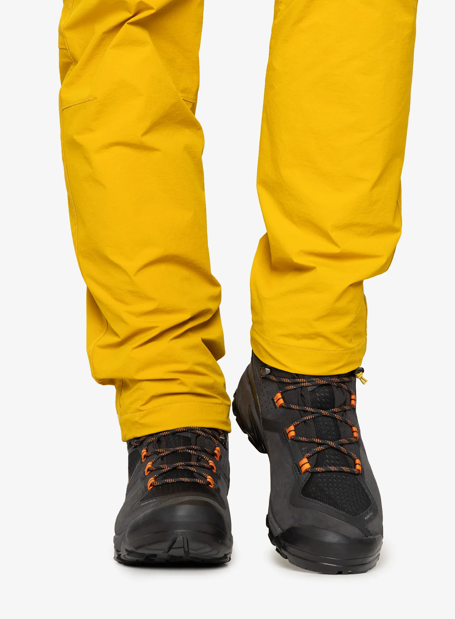 Trekingové topánky Mammut Sapuen High GTX - black/dark radiant