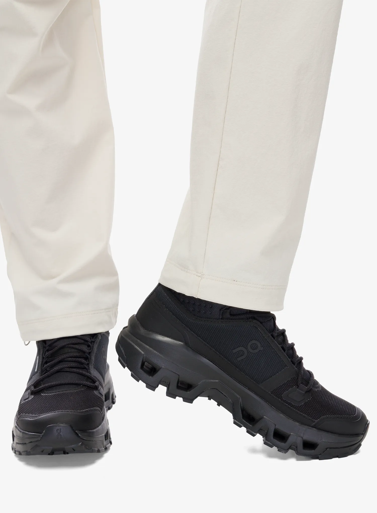 Turistické topánky dámske On Cloudrock Mid WP - black/black