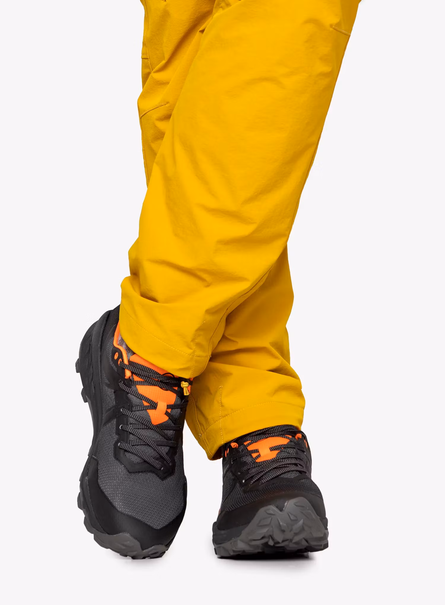 Turistické topánky Mammut Sertig II Low GTX - black/vibrant orange
