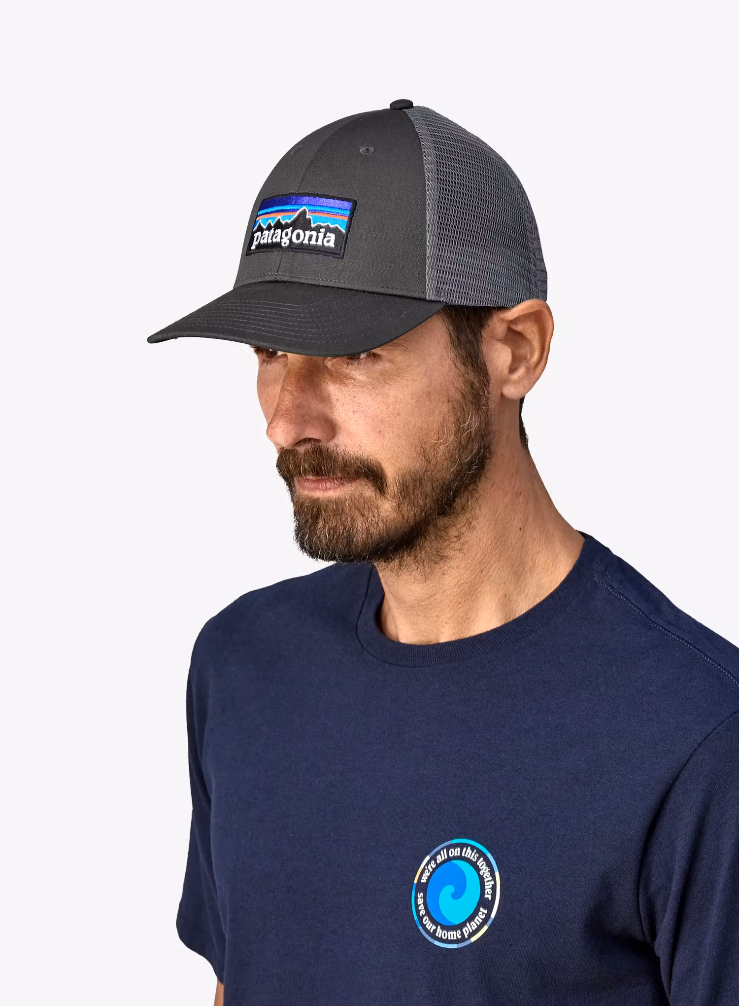 Čiapka Patagonia P-6 Logo LoPro Trucker Hat - forge grey