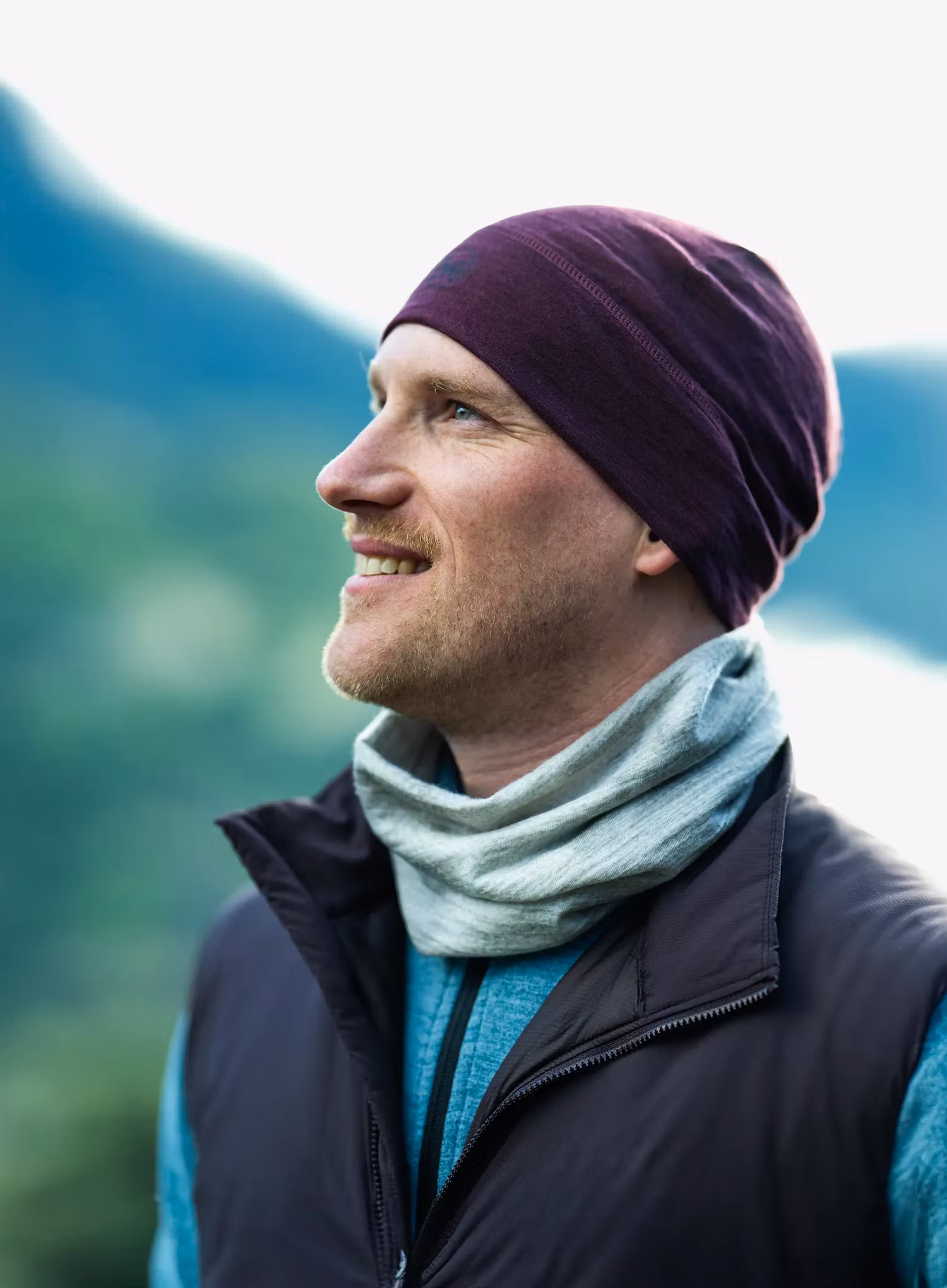 Funkčná čiapka Buff Lightweight Merino Beanie - solid night blue