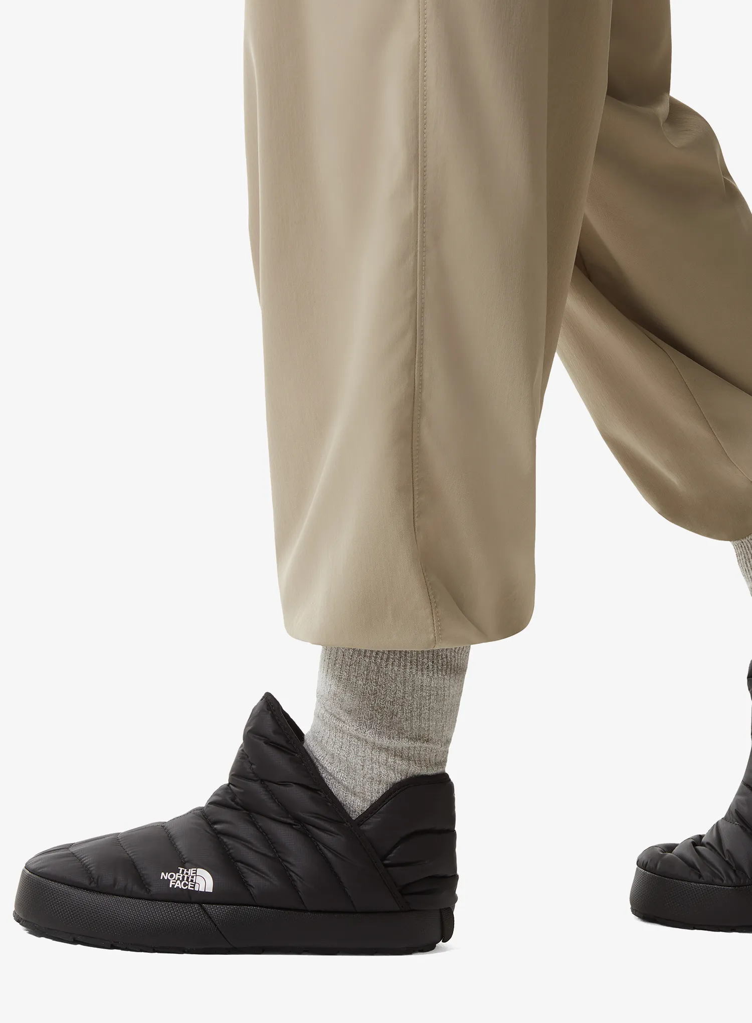 Zateplené dámske papuče The North Face Thermoball Traction Bootie - tnf black/tnf white