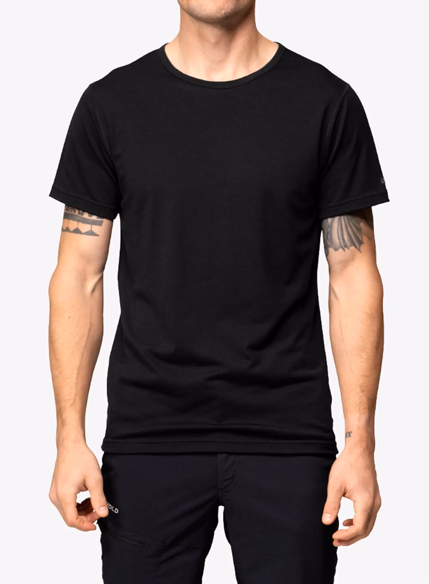 qwe_DevoldBreezeMerino150T_Shirtblack7028567201176a.webp