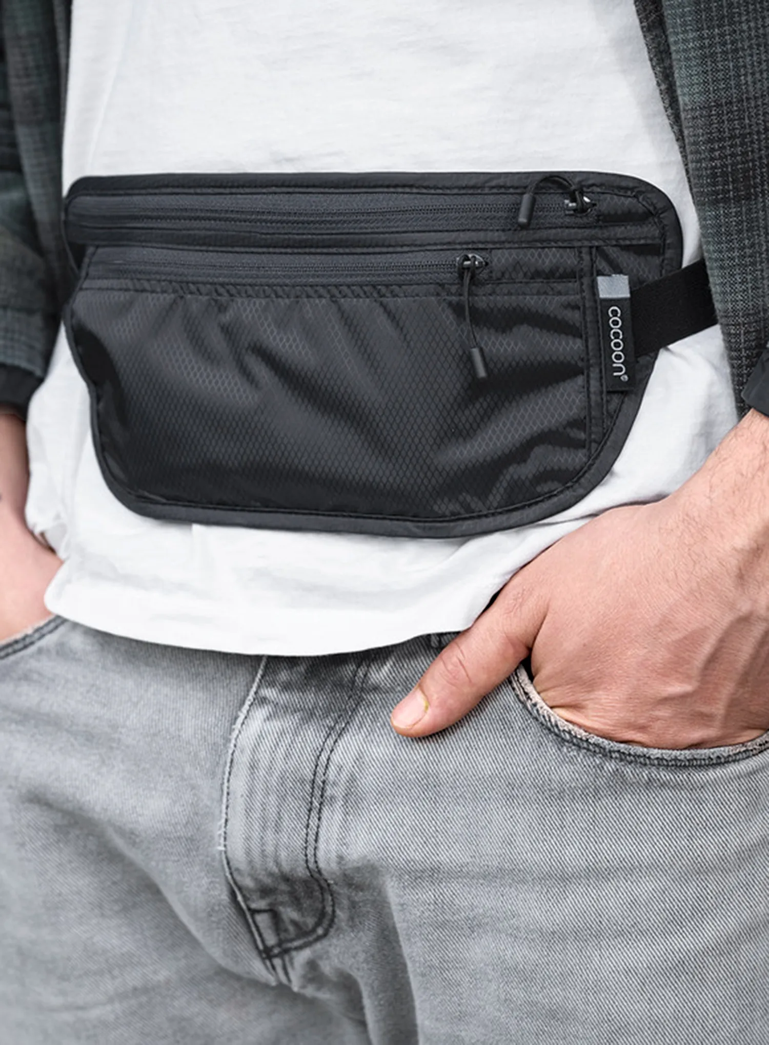Ľadvinka Cocoon Travel Waist Wallet - phantom black