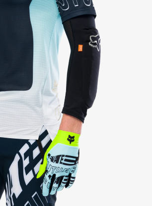 Chrániče lakťov na bicykel Fox Enduro Elbow Guard - black
