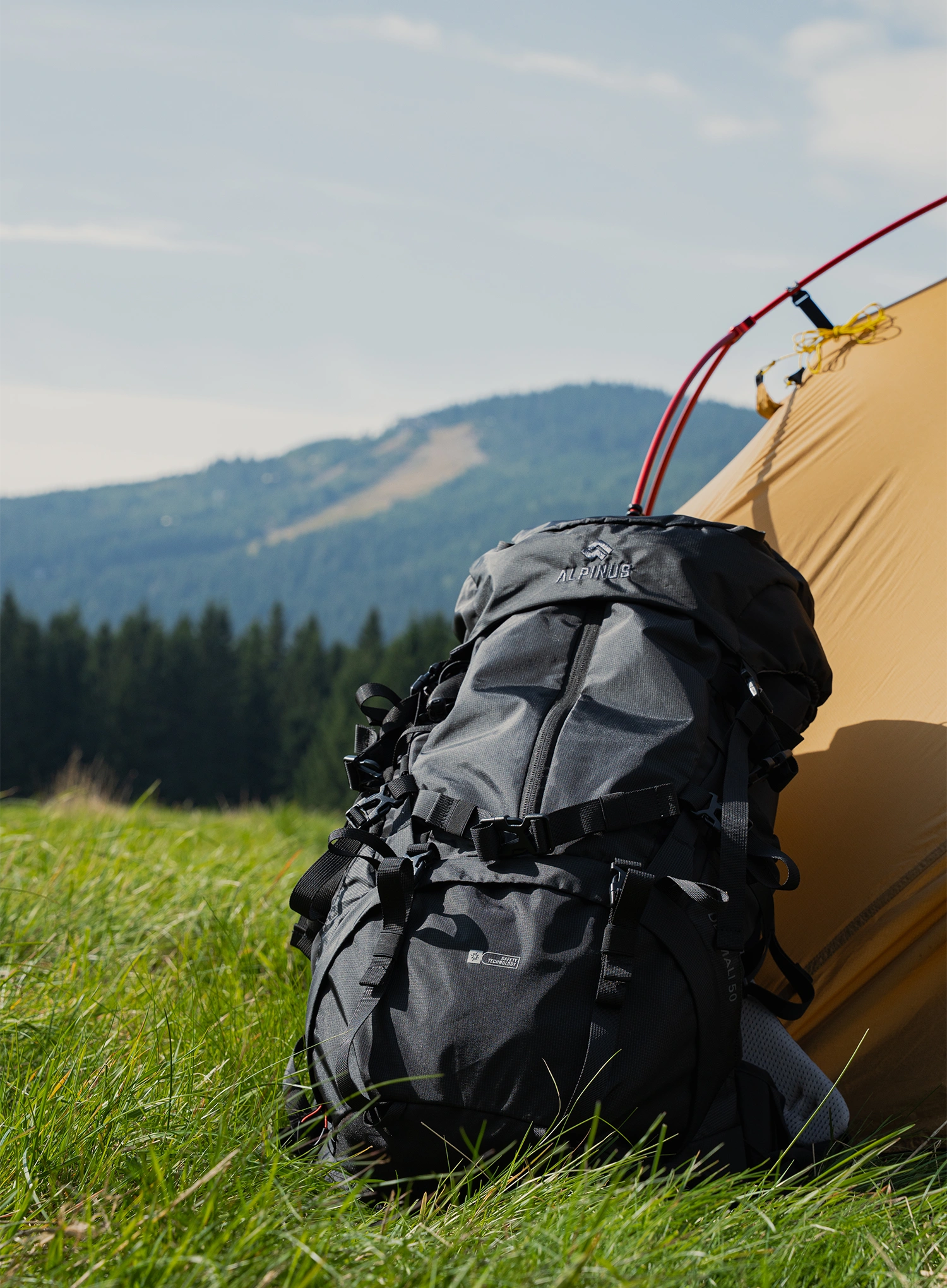 Trekingový batoh Alpinus Deomali 50 - black