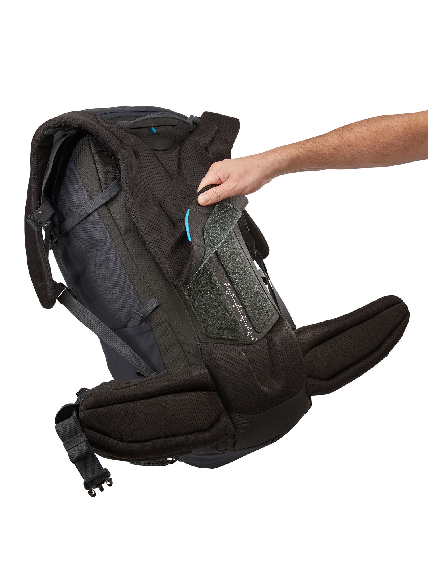 Turistický batoh Thule AllTrail X 35 - obsidian