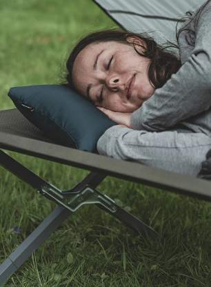Vankúš Easy Camp Raven Compact Pillow