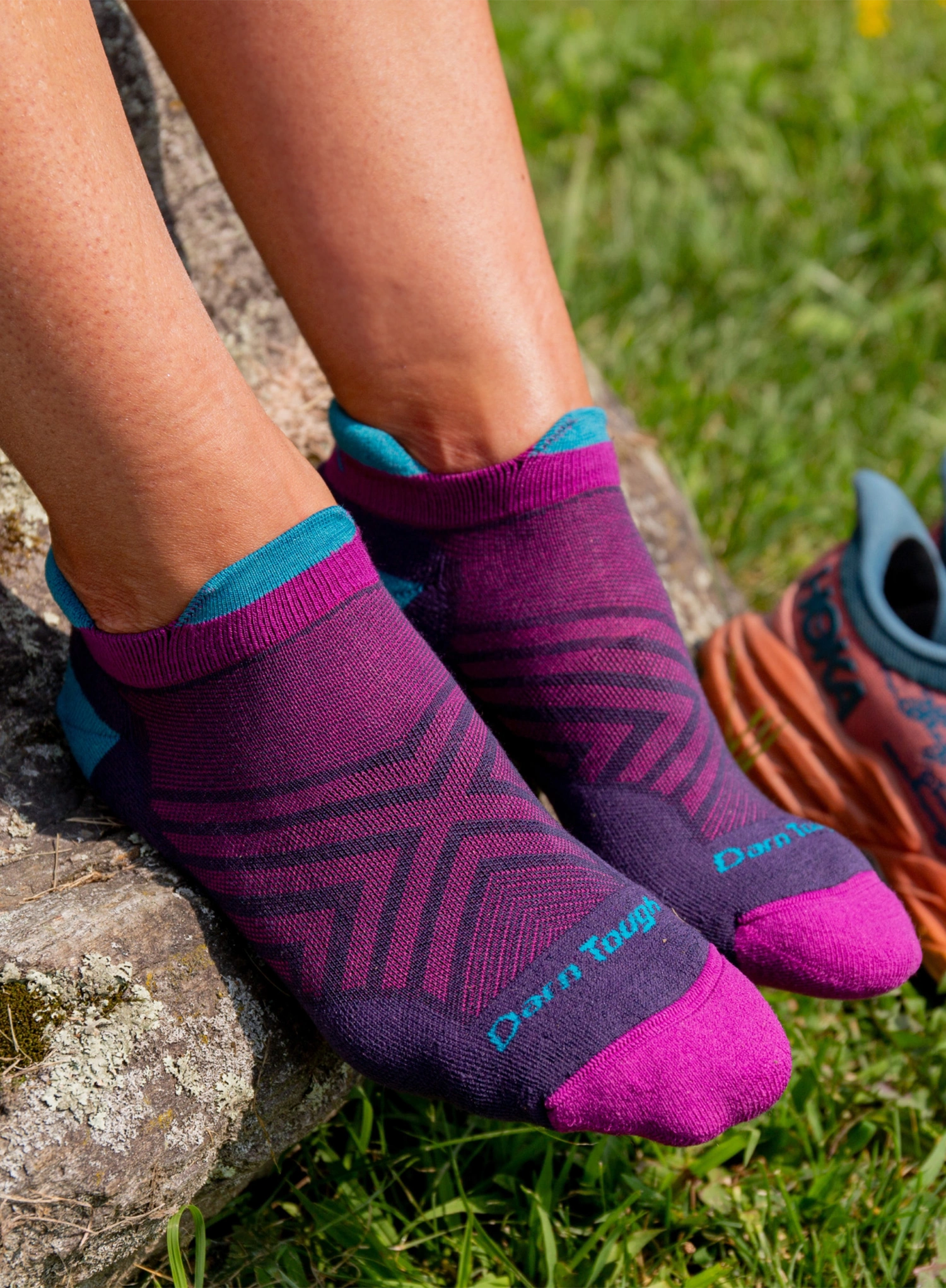 Bežecké ponožky dámske Darn Tough Run No Show Tab Ultra-Lightweight with Cushion - blackberry