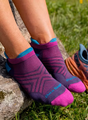 Bežecké ponožky dámske Darn Tough Run No Show Tab Ultra-Lightweight with Cushion - blackberry