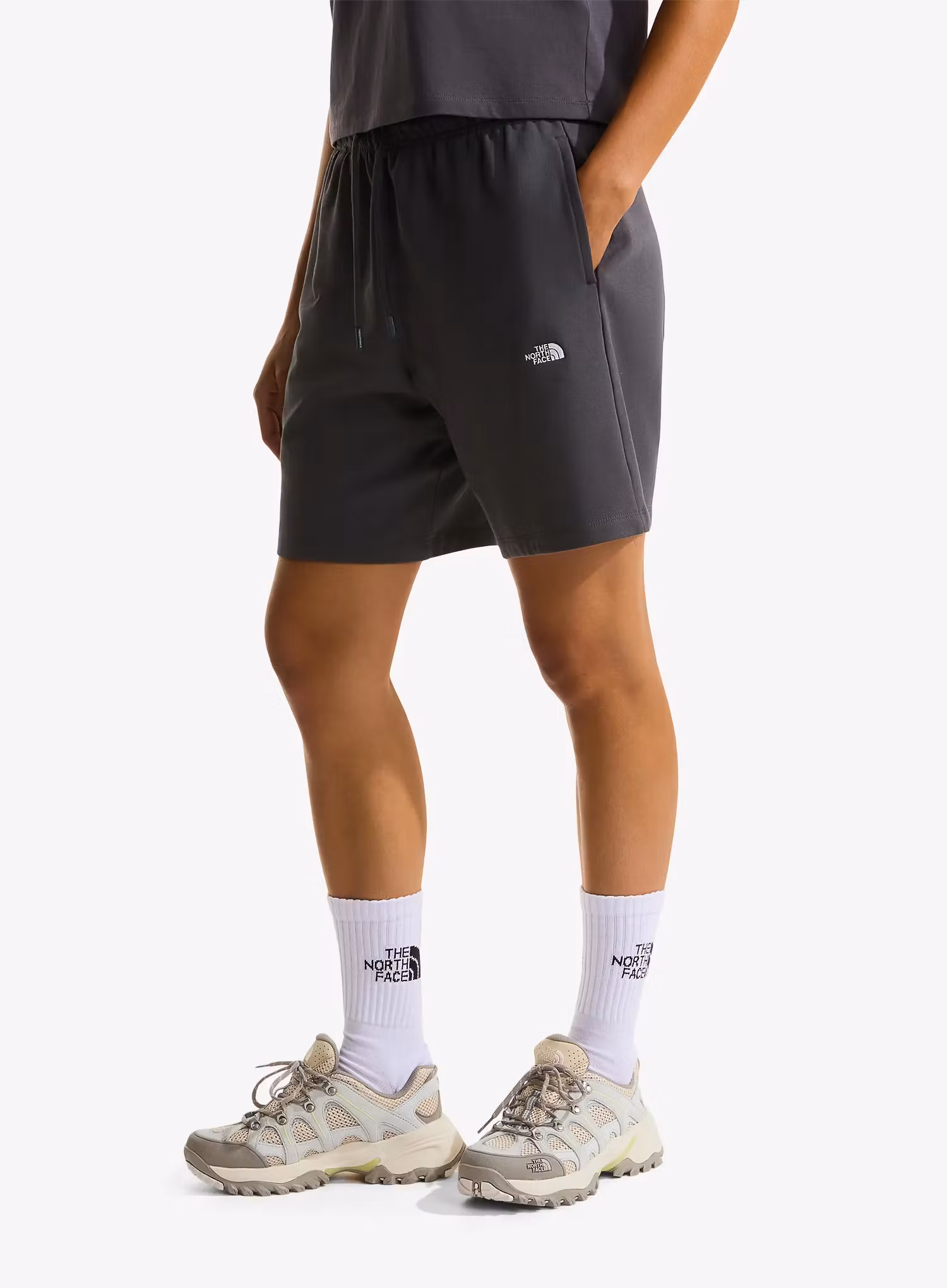 qweTheNorthFaceEssentialLightRelaxedShortsanthracitegrey198266111407a.webp