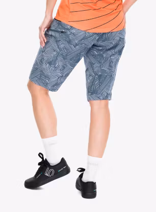 Dámske cyklistické nohavice krátke Patagonia Dirt Roamer Bike Shorts - kelp ka-pow plume grey