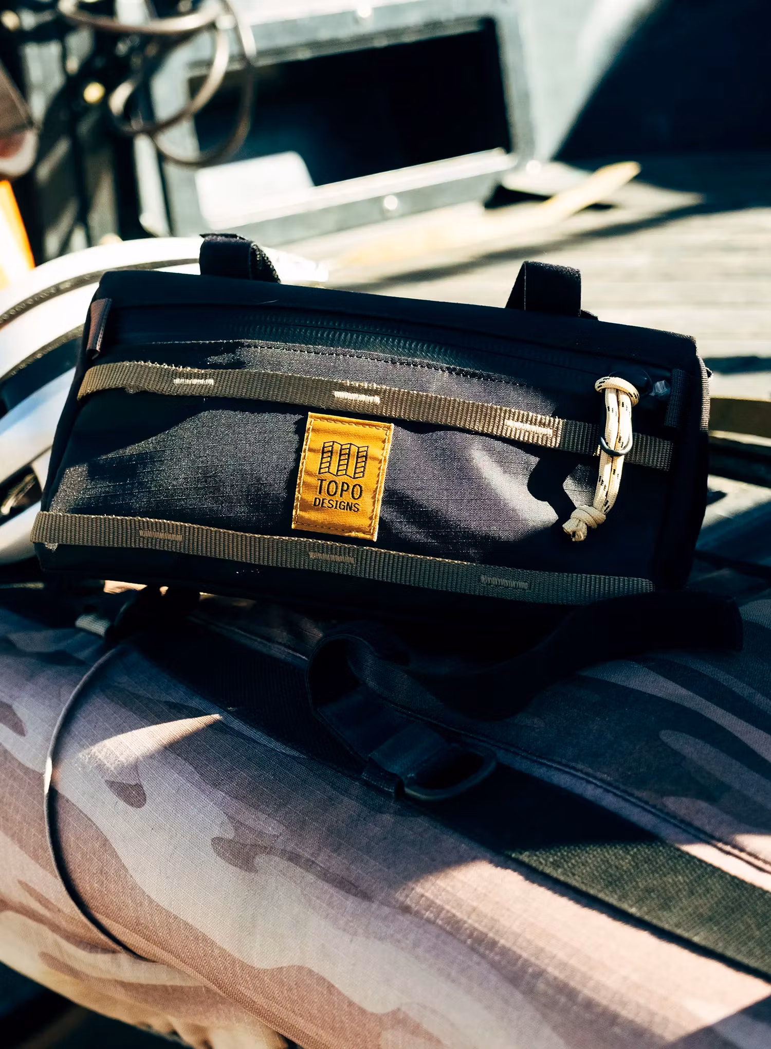 Taška na bicykel na riadidlá Topo Designs Bike Bag - black/neutral